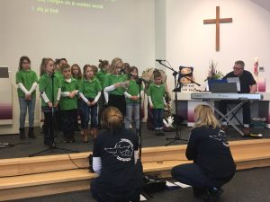 Interkerkelijke Kinderdienst Noordscheschut | Kinderkoor Give us Peace